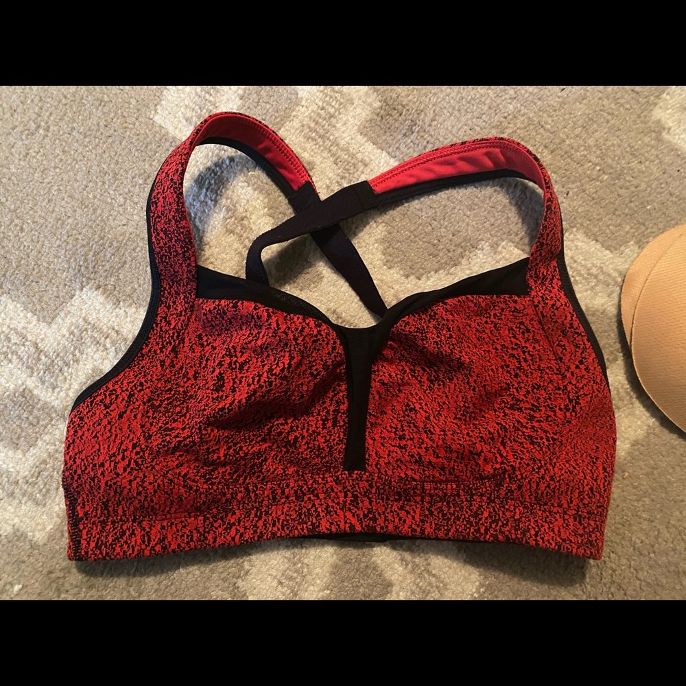 Lululemon Ta Ta Tamer sports bra size 32C - Picture 2 of 3